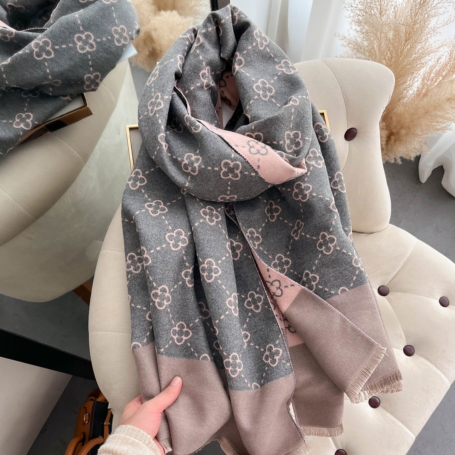 Playful Sunflower Pattern Imitation Cashmere Scarf