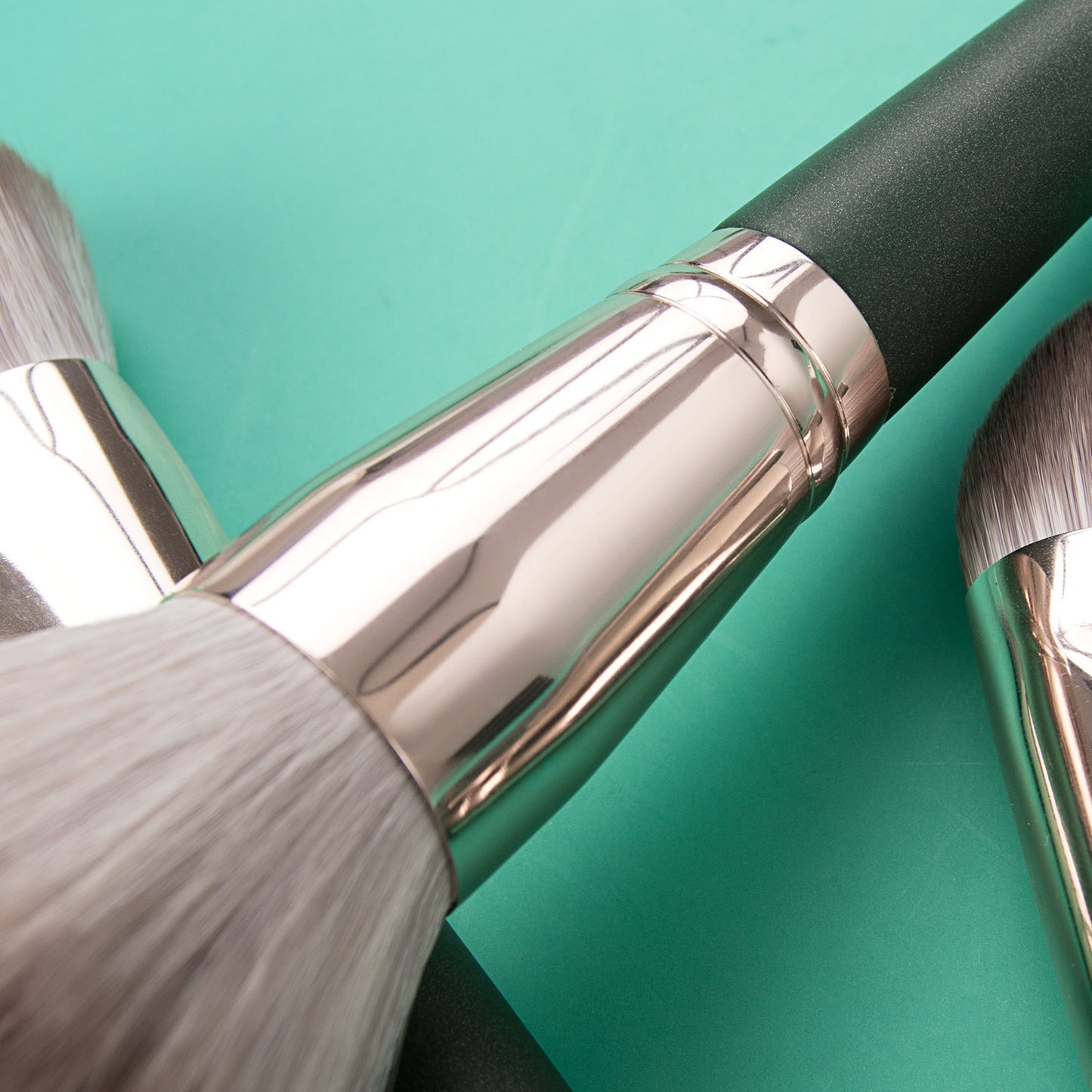 Portable 14-Piece Makeup Brush Set with Soft Fiber Hair