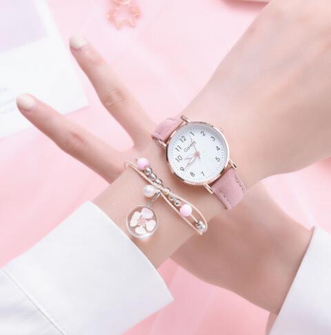Vintage Harajuku Style Women's Leather Strap Watch