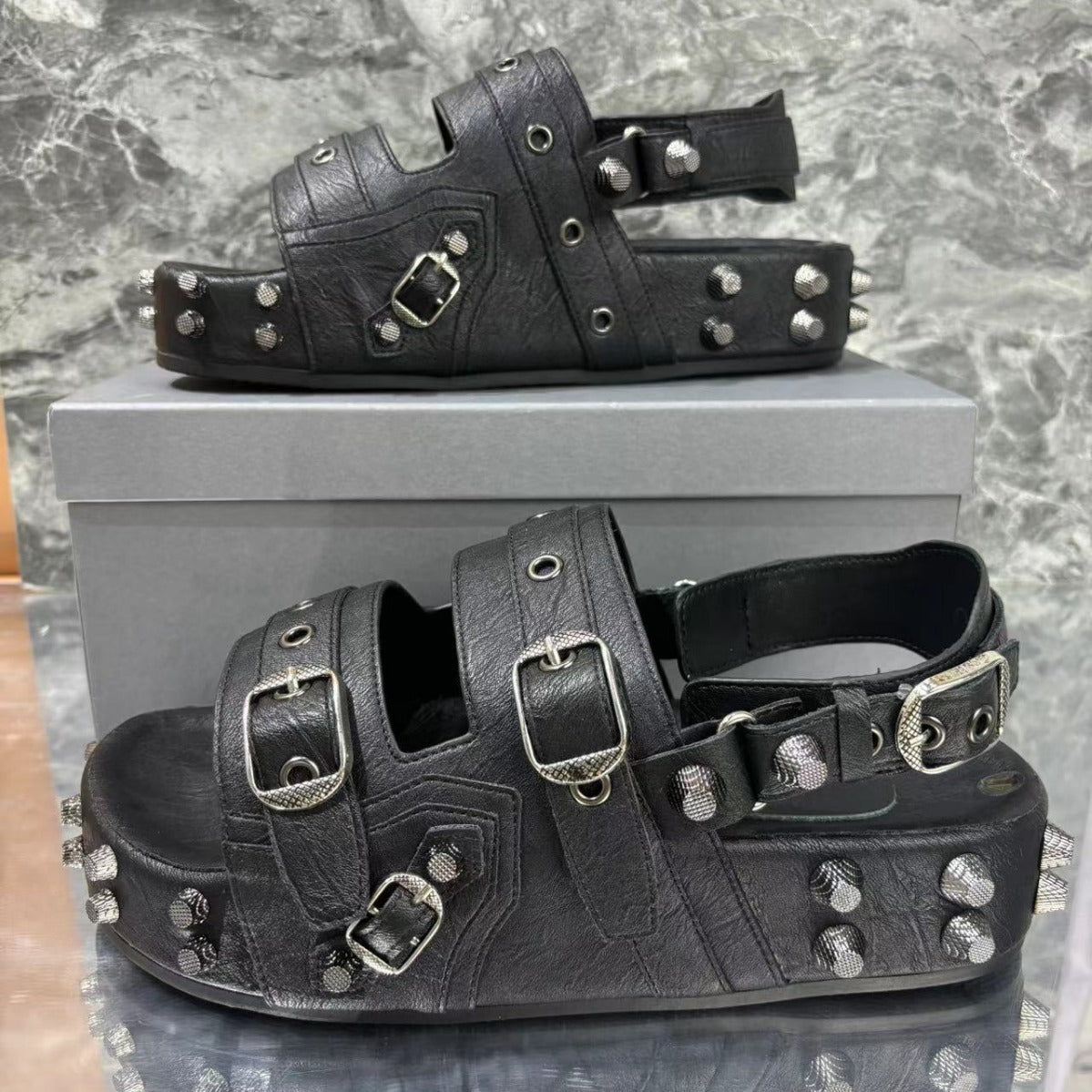 Rivet Fashion Sandals for Men and Women