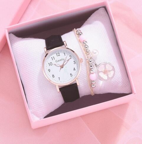 Vintage Harajuku Style Women's Leather Strap Watch