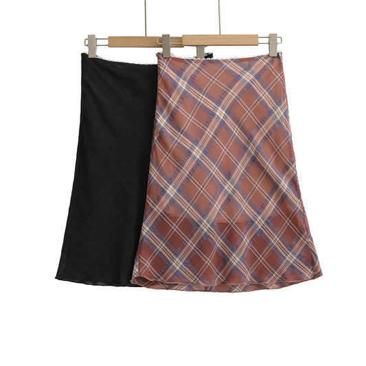 Stylish and Form-Fitting Pencil Skirt