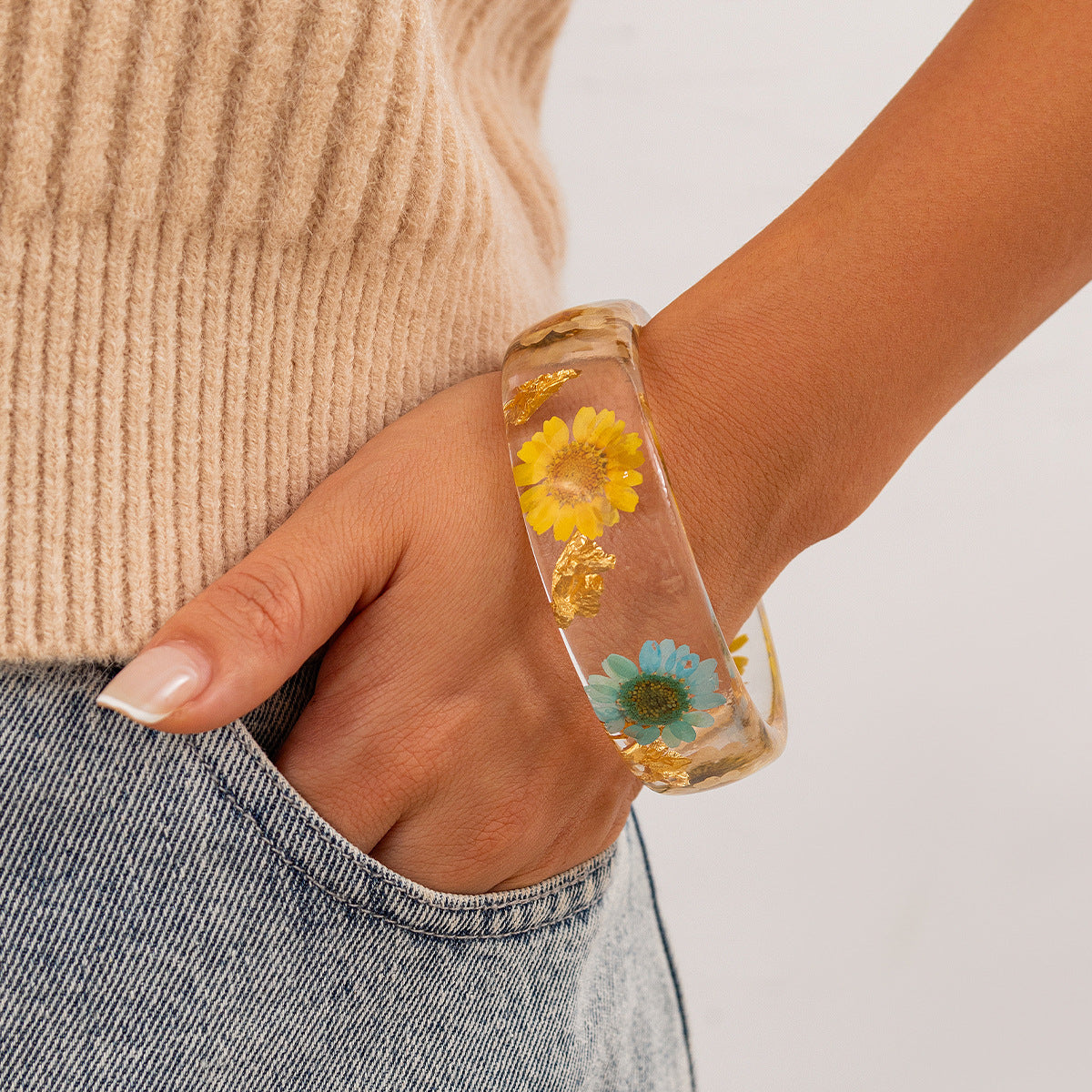 Playful Daisy Transparent Acrylic Bracelet Set
