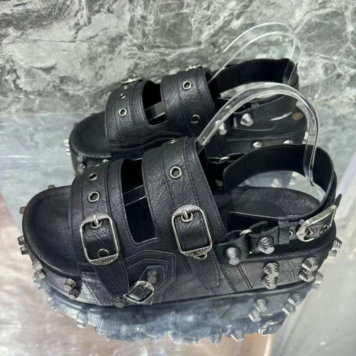 Rivet Fashion Sandals for Men and Women