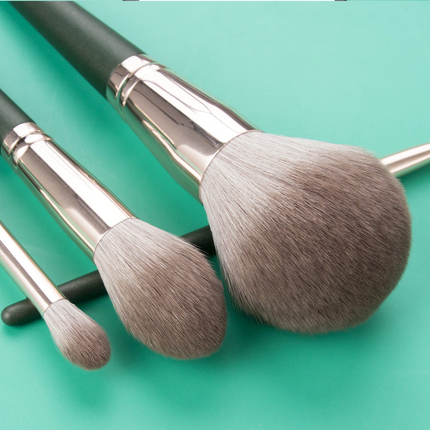 Portable 14-Piece Makeup Brush Set with Soft Fiber Hair