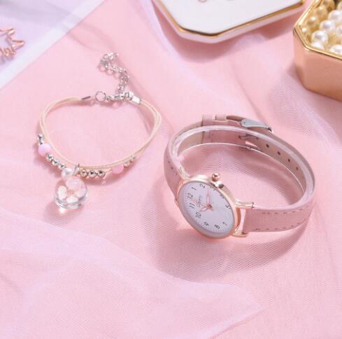 Vintage Harajuku Style Women's Leather Strap Watch