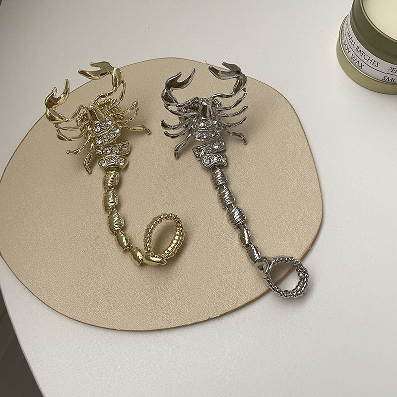 Exaggerated White Metal Scorpion Chain Ring - Harajuku Style