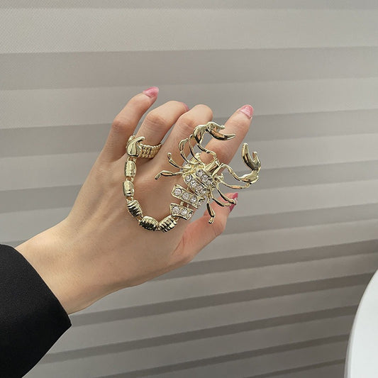 Exaggerated White Metal Scorpion Chain Ring - Harajuku Style