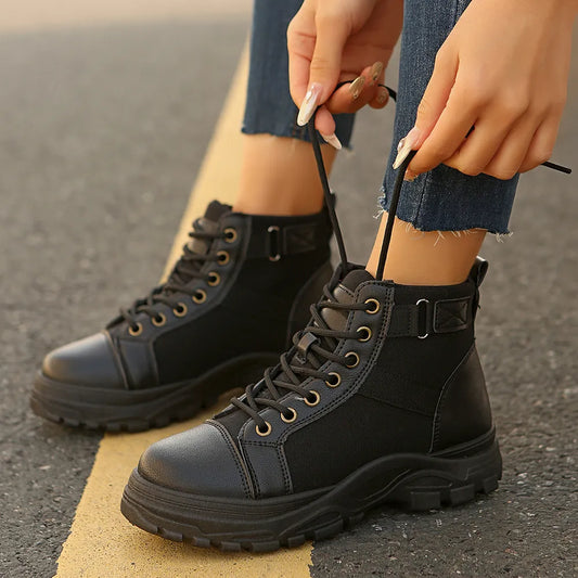 Round-Toe Lace-Up Boots for Casual Wear