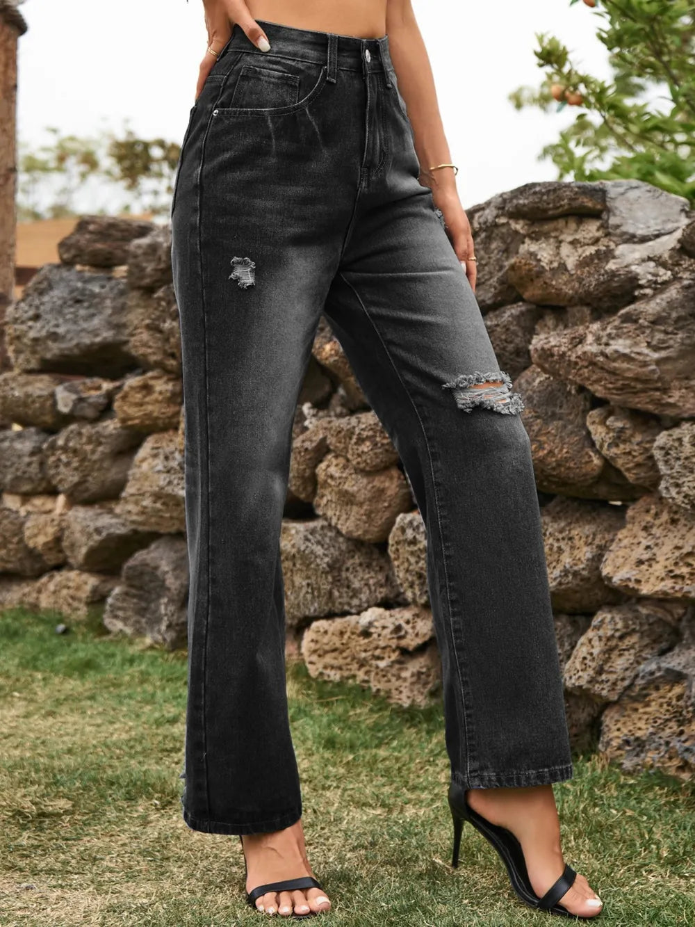 Stylish Distressed Jeans with Functional Pockets