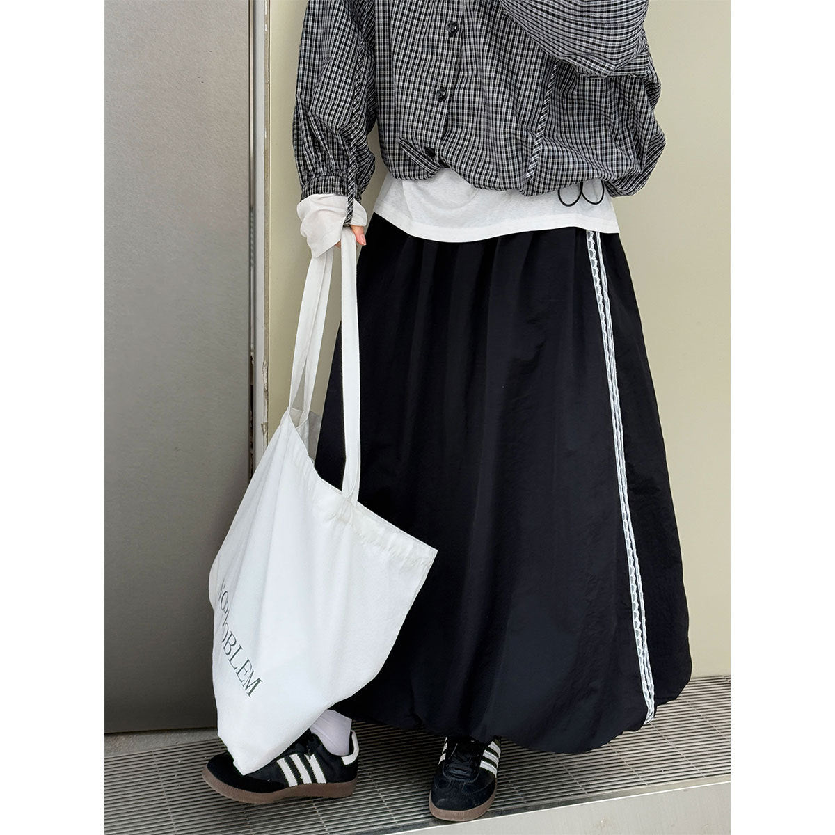 Harajuku Style Flower Bud Lace Edge Skirt