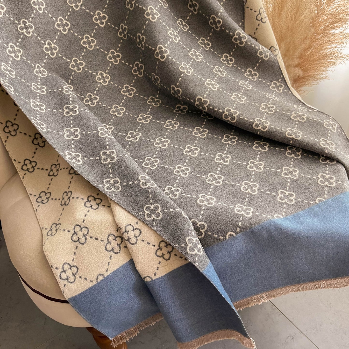 Playful Sunflower Pattern Imitation Cashmere Scarf