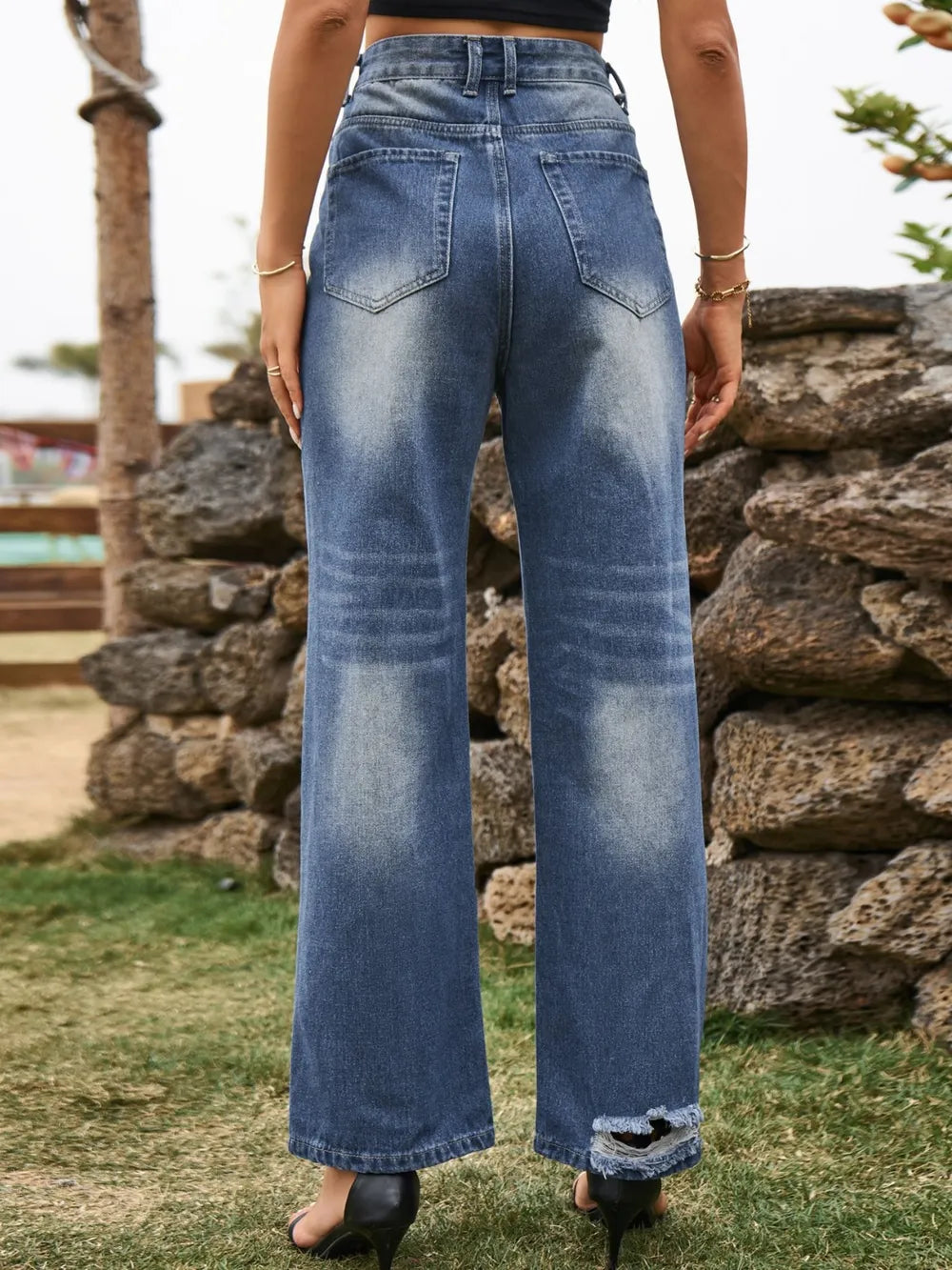 Stylish Distressed Jeans with Functional Pockets