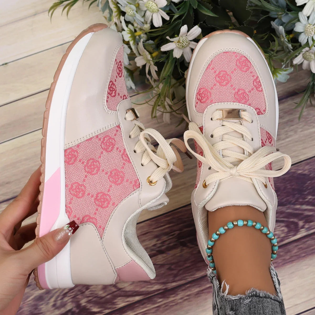 Flower Lace-Up Color Blocked Casual Sports Shoes