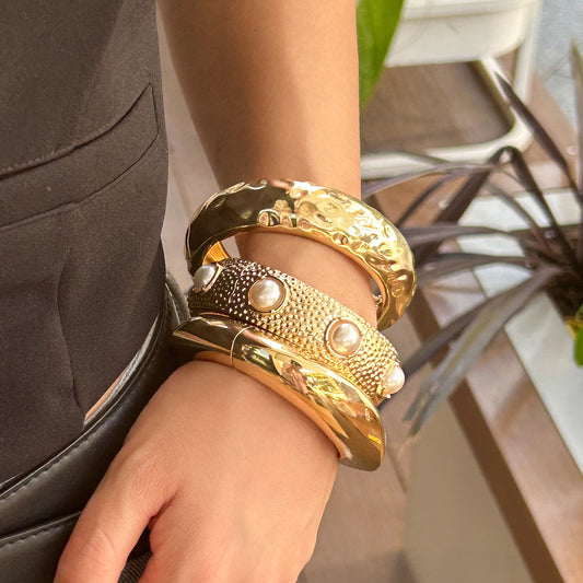 Playful Pleated Concave Pearl Bracelet - Metallic Luxe