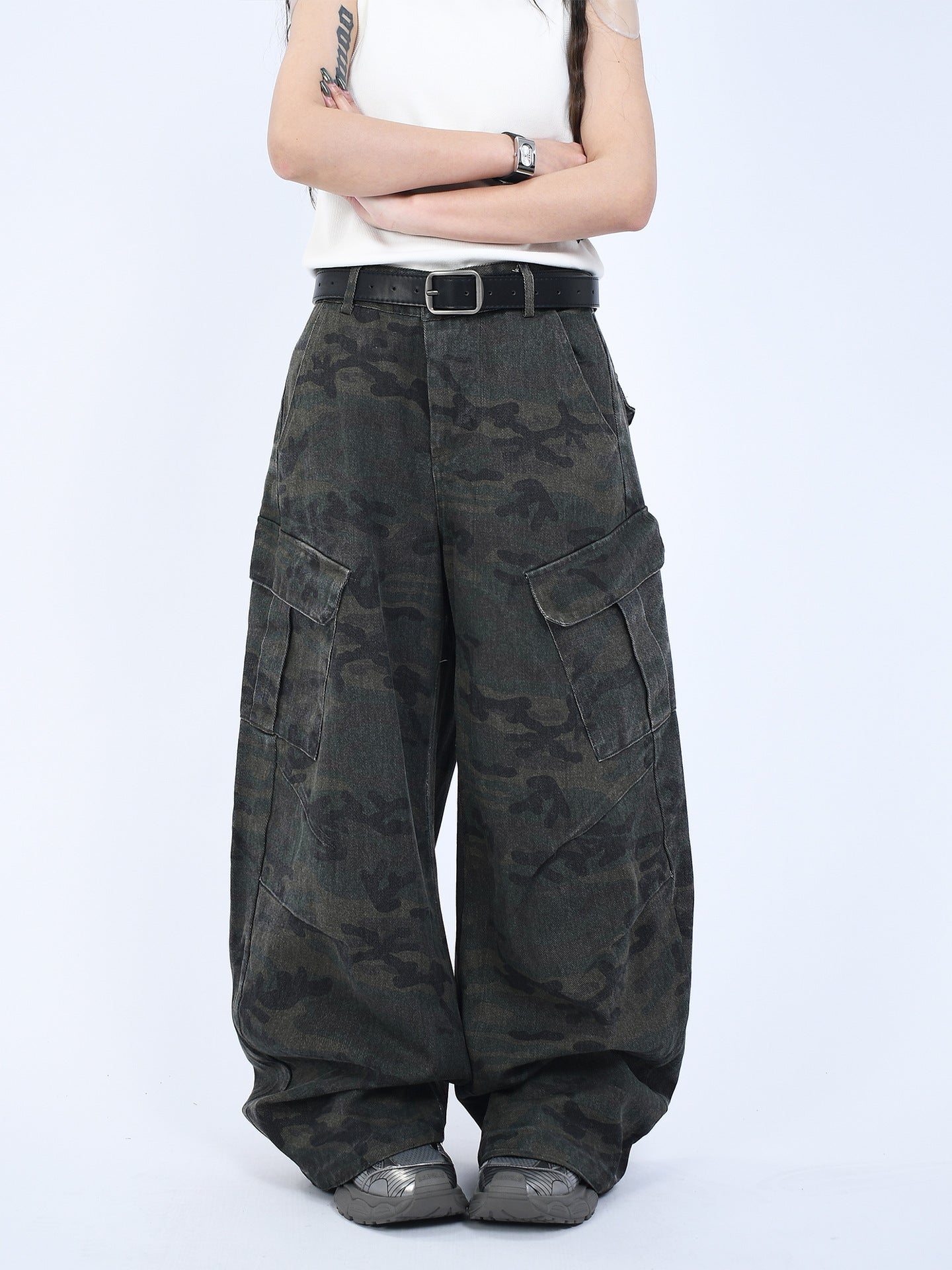 Retro Camouflage Design Curved Knife Jeans