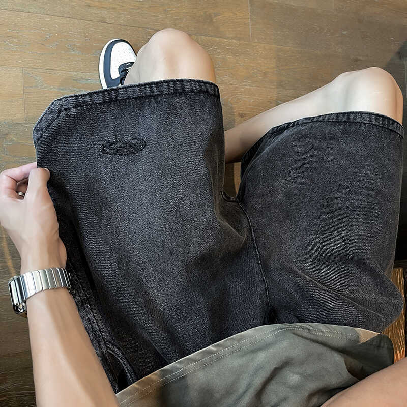 Washed Denim Five-Quarter Pants
