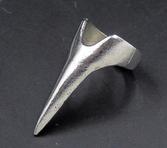 Vintage Claw Nail Rings - Playful Halloween Jewelry