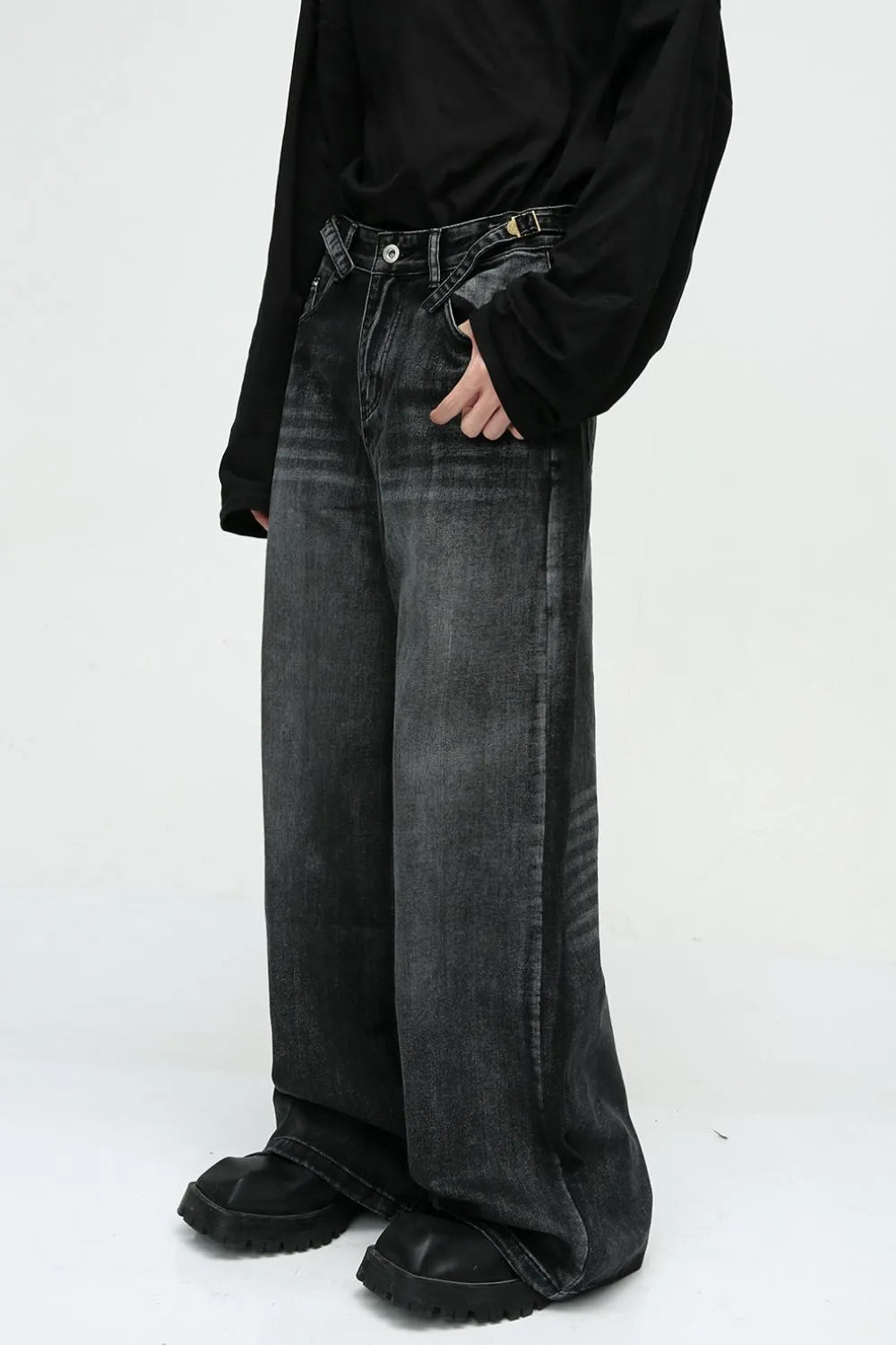 Playful Wide Leg Jeans with Pockets