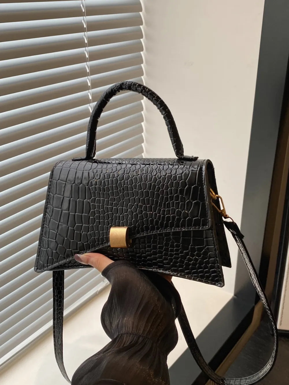 Chic Solid Color PU Leather Handbag
