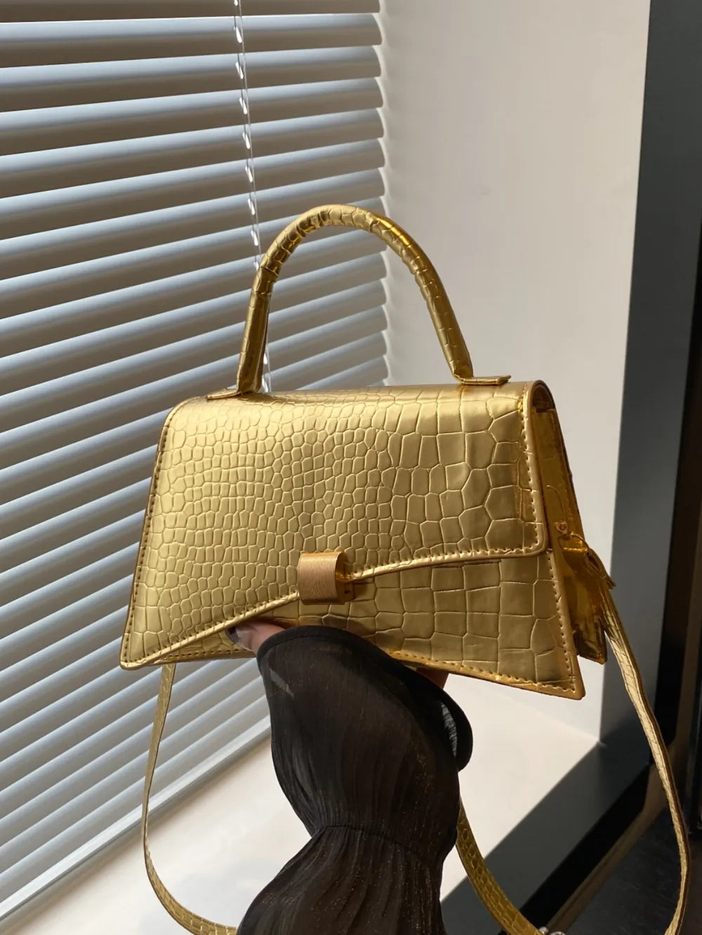 Chic Solid Color PU Leather Handbag