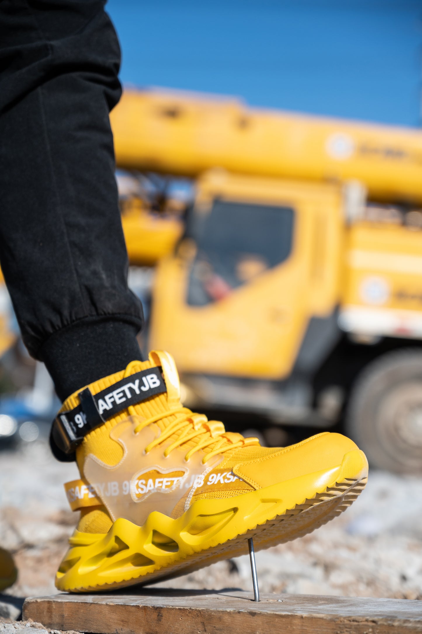 Harajuku Style Anti-Smashing Safety Shoes for Men