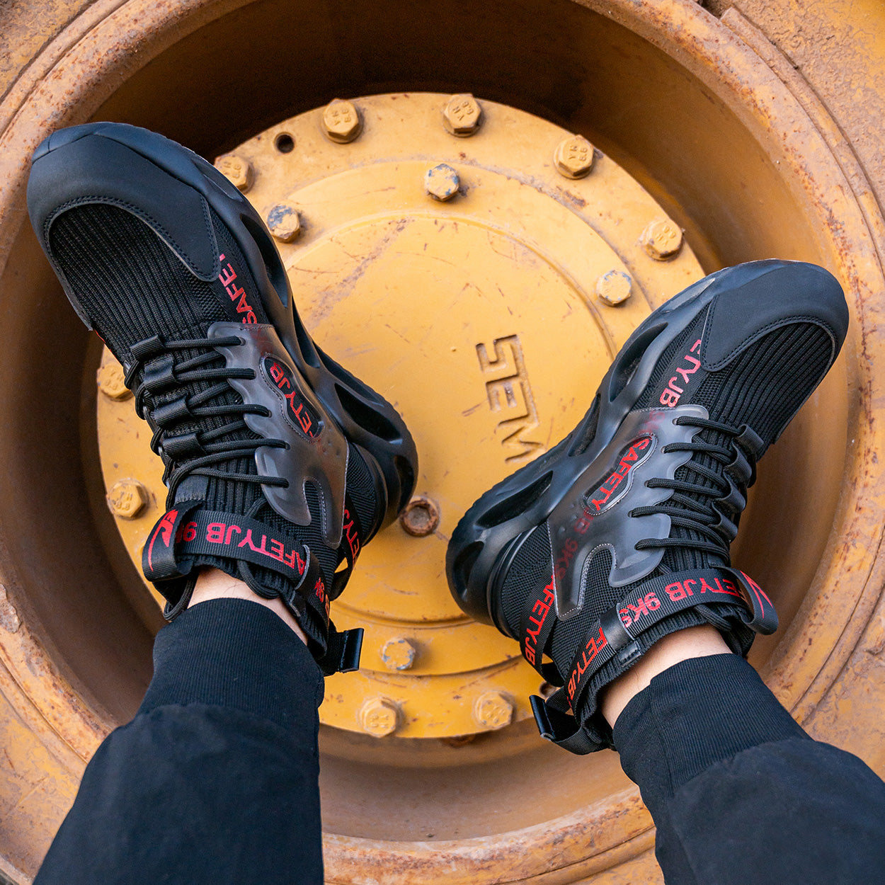 Harajuku Style Anti-Smashing Safety Shoes for Men