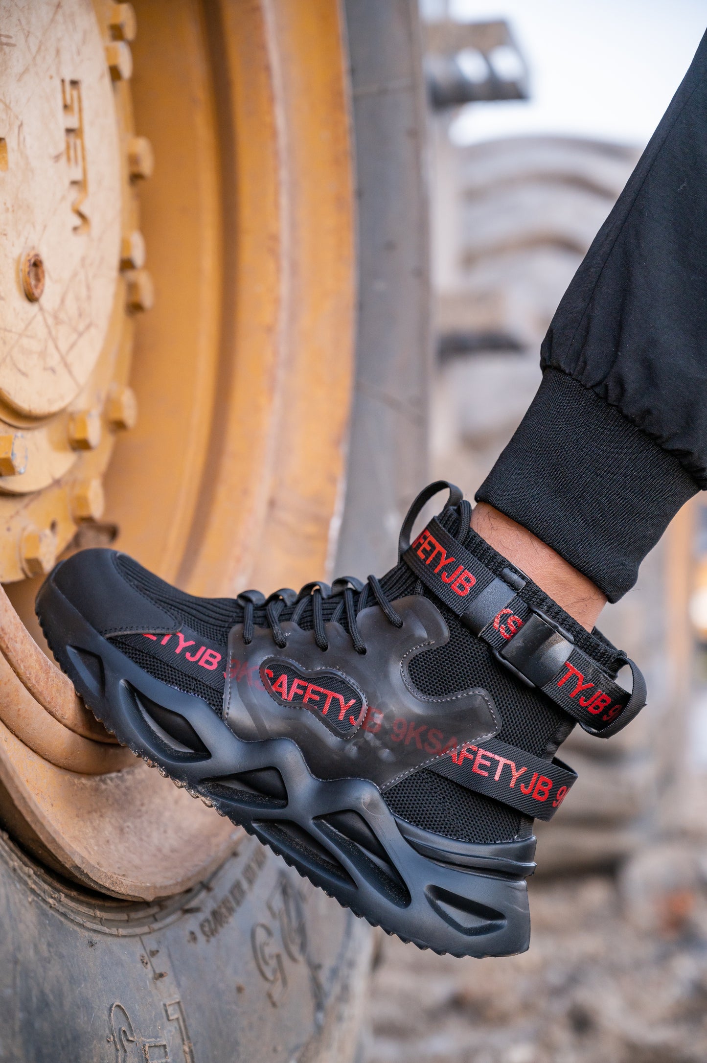 Harajuku Style Anti-Smashing Safety Shoes for Men