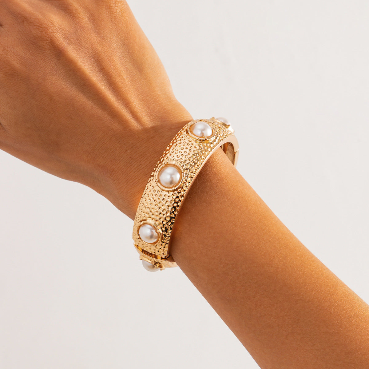 Playful Pleated Concave Pearl Bracelet - Metallic Luxe