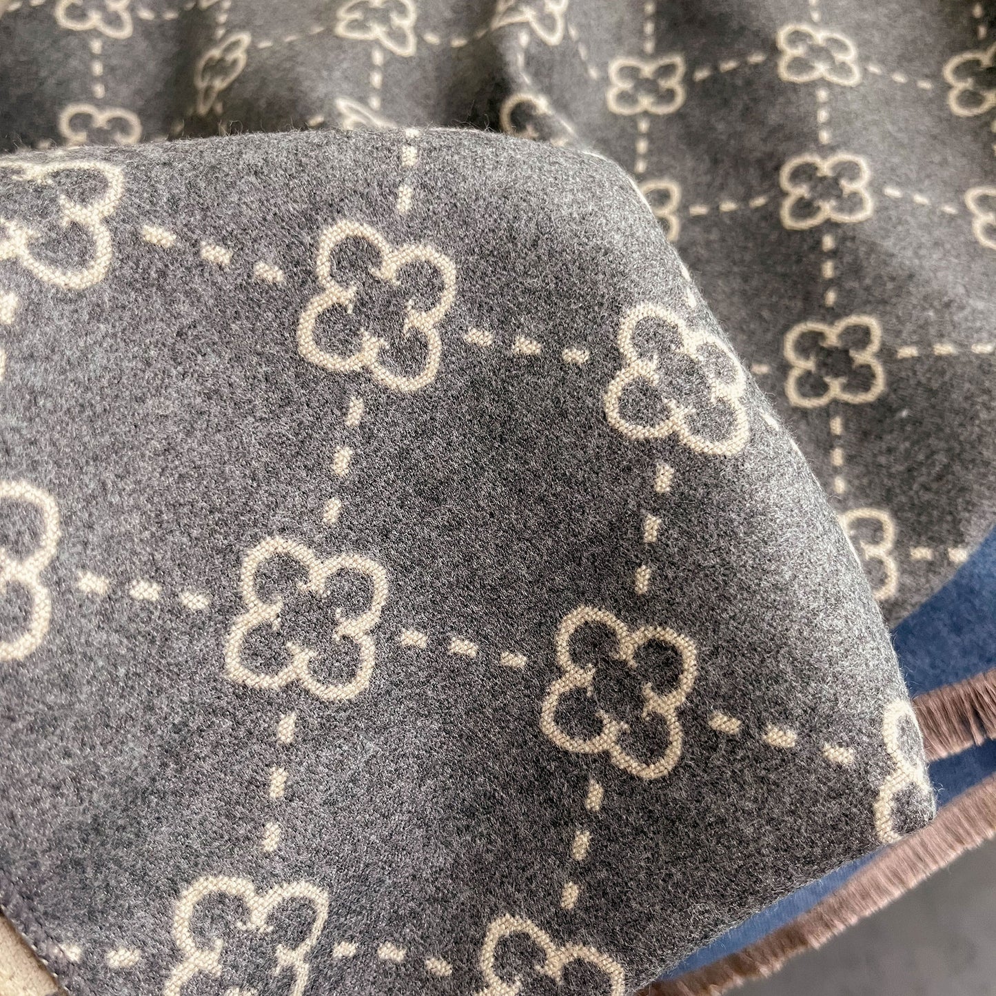 Playful Sunflower Pattern Imitation Cashmere Scarf