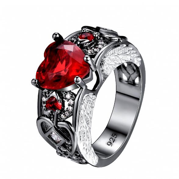 Retro May Birthstone Green Heart Ring in Black Gold